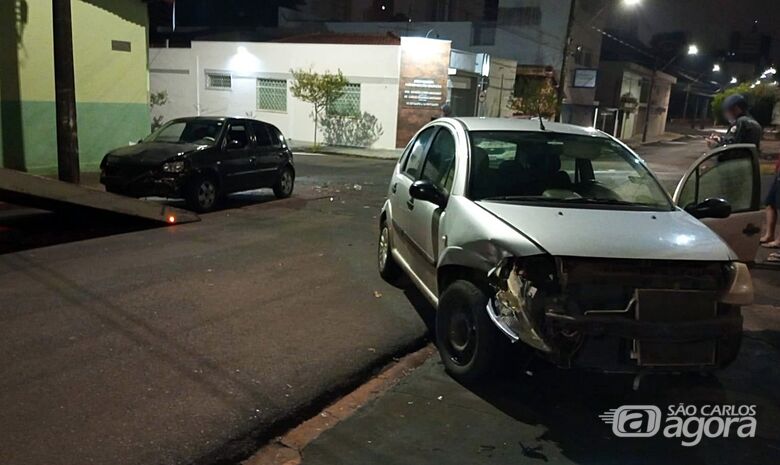 Motorista avança o PARE e causa acidente no Centro - 