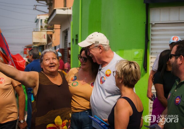 "UPA do Santa Felícia funcionará no nosso governo", afirma Newton durante caminhada pelo bairro  - Crédito: divulgação