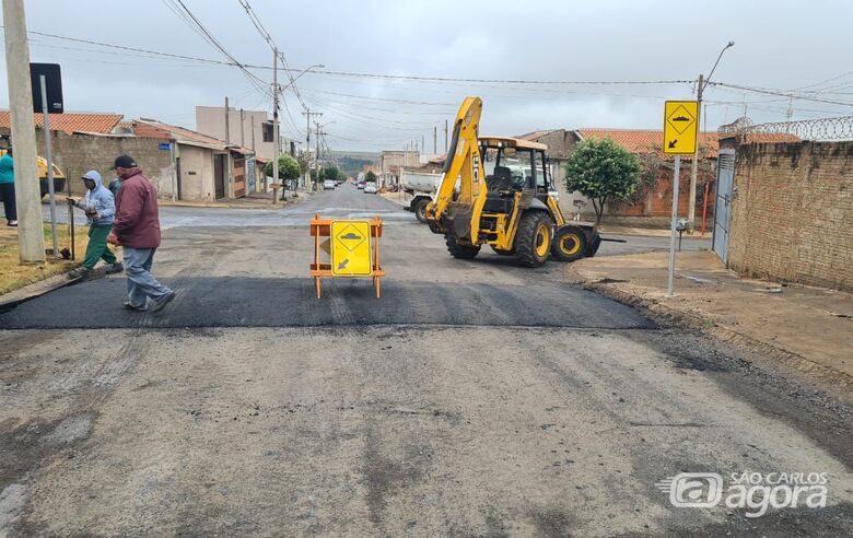 Prefeitura instala novas lombadas em ruas de Ibaté  - Crédito: divulgação