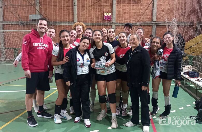 Jogadoras da UFSCar comemoram a conquista: 3 pontos na ‘conta’ na Copa AVS/Smec - Crédito: Divulgação