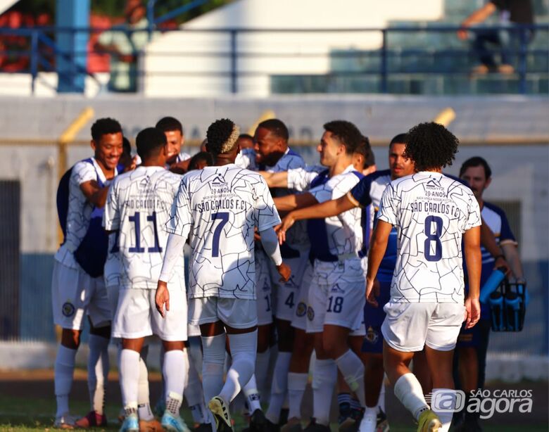 São Carlos comemora a vitória e a classificação para aas quartas de final - Crédito: Delma Gonçalves