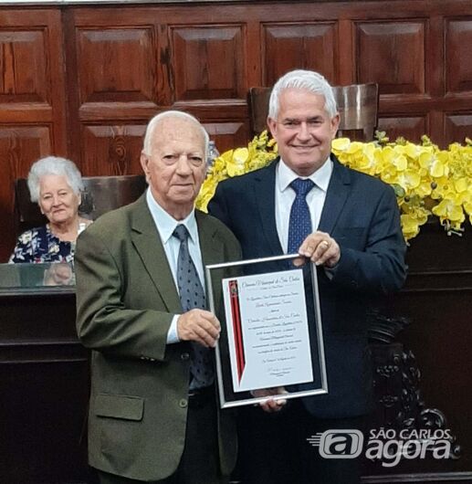 Sessão da Câmara homenageou Laerte Soares, agraciado com o título de Cidadão Honorário de São Carlos - Crédito: Divulgação