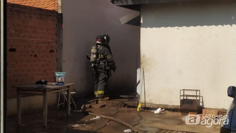 Pânico em uma casa: cinco crianças foram salvas durante incêndio em São Carlos - Crédito: Maycon Maximino