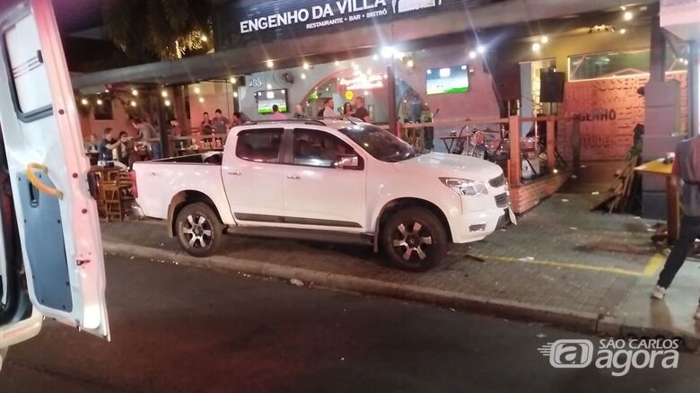 Caminhonete atropela 12 pessoas em bar de Piracicaba - Crédito: Piranot