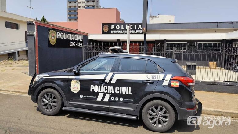 Viatura da Polícia Civil de Santa Catarina defronte a DIG de São Carlos - Crédito: Maycon Maximino