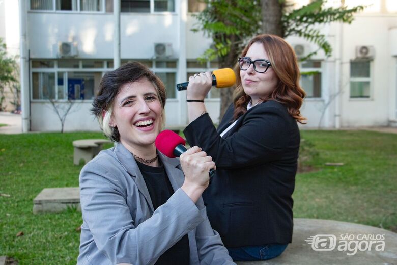 Julia Jaccoud e Julia Marcolan se divertem durante a gravação de mais um episódio do podcast Qual Julia disse isso? - Crédito: Divulgação/Qual Julia Disse Isso?