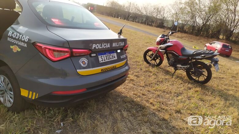 Motociclista sofre queda na Washington Luís  - Crédito: Maycon Maximino