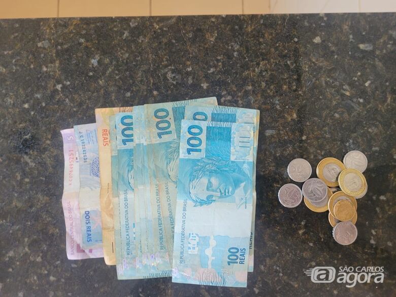 Homem é preso acusado de furtar R$ 1200 em moedas de depósito de bebidas  - 