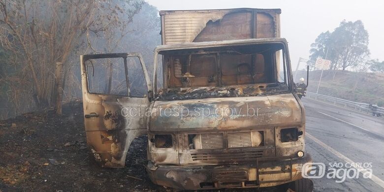 GATE retira carga de 6 toneladas de dinamite de caminhão que pegou fogo na WL; trânsito está normal - 