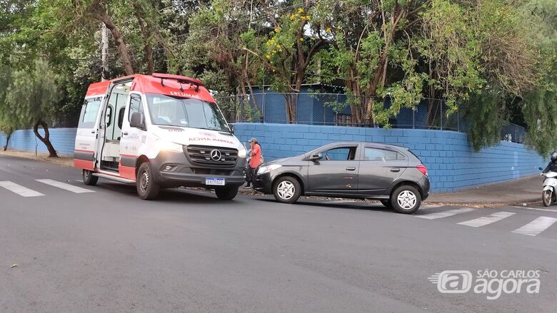 Ciclista fica ferido após colidir contra carro no Santa Felícia  - Crédito: Maycon Maximino 