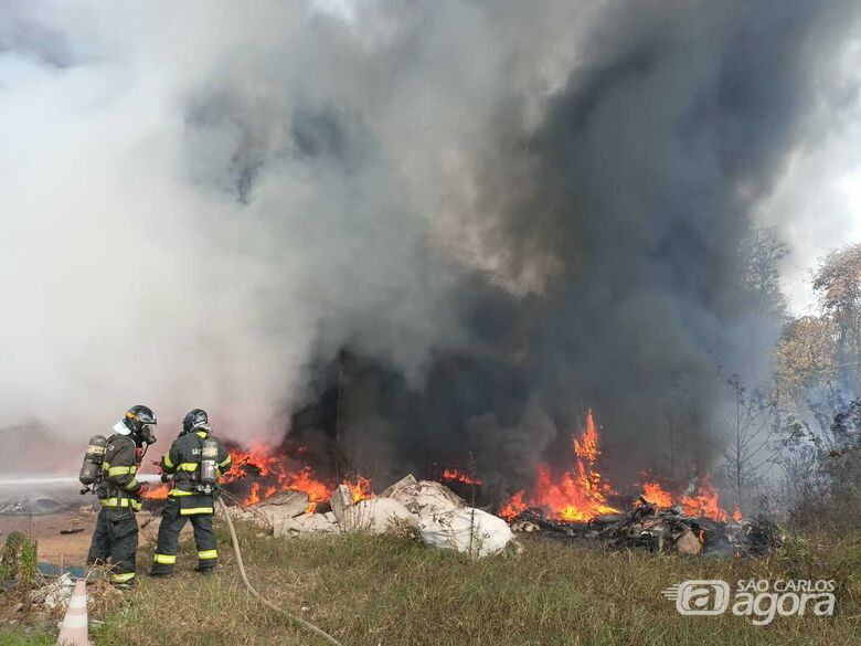 Incêndio de grandes proporções nas margens da WL - 