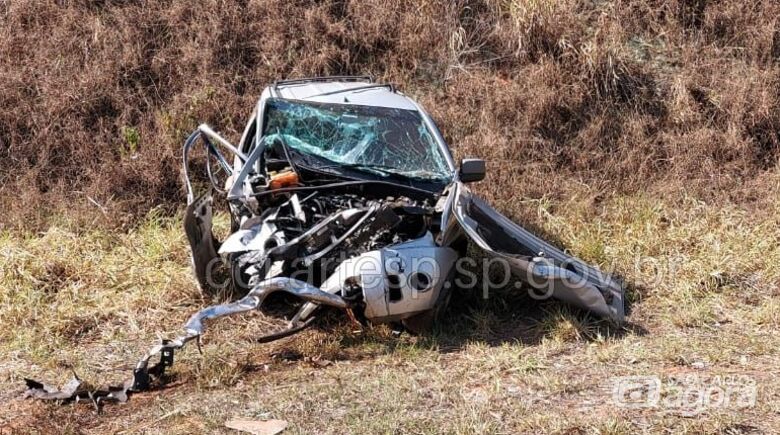 Colisão frontal mata duas pessoas na rodovia SP-191 - 