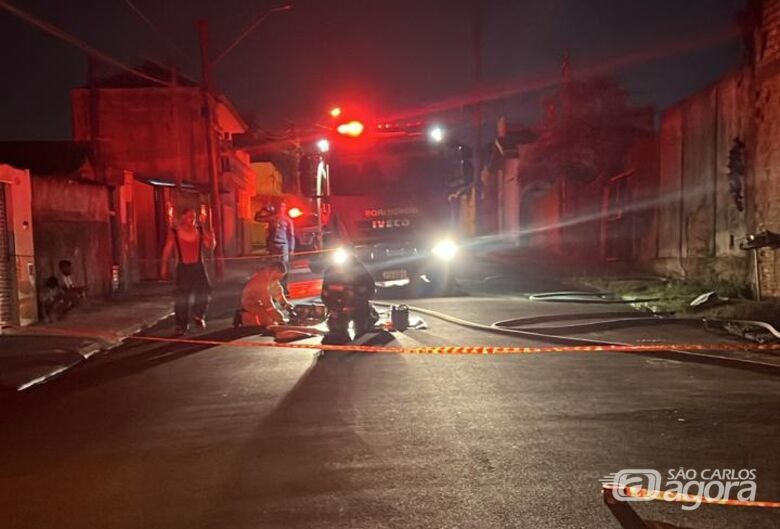 Incêndio atinge barracão no Jardim Botafogo - Crédito: Whatsapp