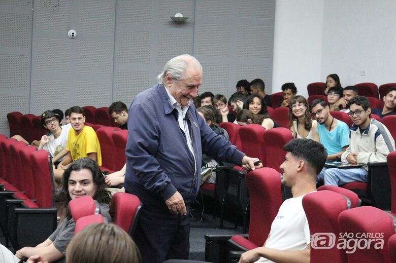 Docente aposentado da USP São Carlos apela para que alunos de graduação se aventurem por novos caminhos - Crédito: Divulgação