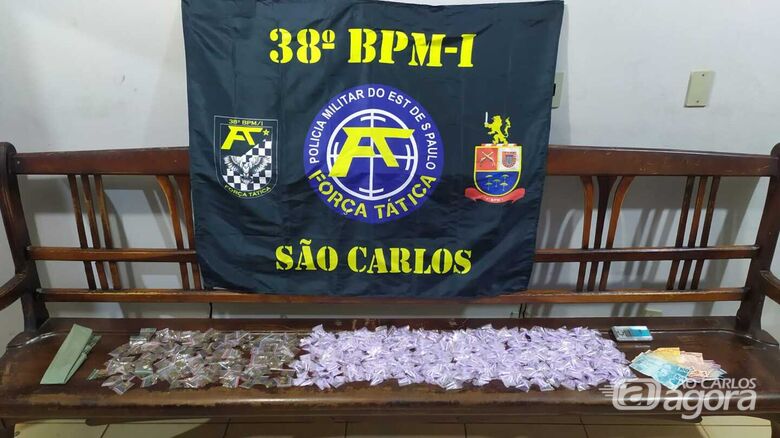 A droga apreendida durante a operação policial no São Carlos 8 - Crédito: Maycon Maximino