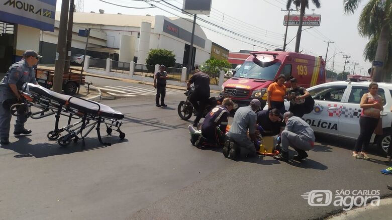 Motociclista é socorrido com ferimentos e encaminhado à Santa Casa - Crédito: Maycon Maximino