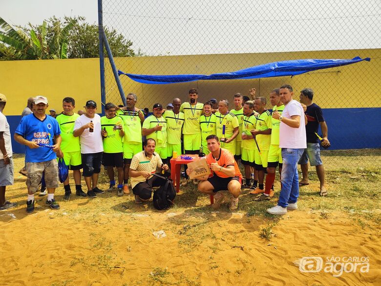 RD Bebidas comemora a conquista da taça do campeonato máster - Crédito: Divulgação