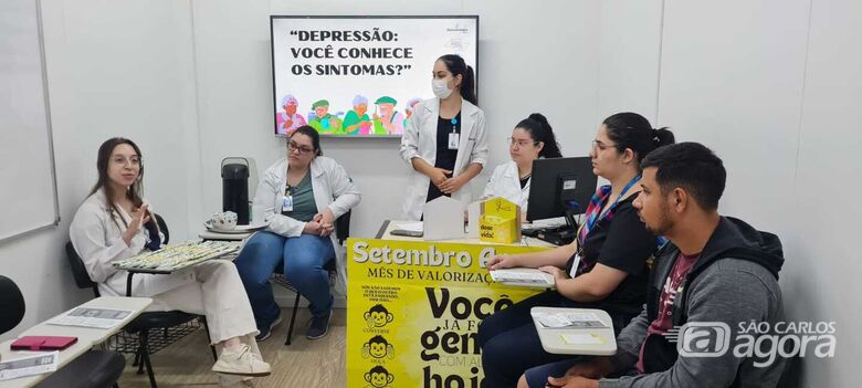 A Santa Casa de São Carlos realiza semanalmente uma roda de conversa em apoio aos acompanhantes dos pacientes internados. Na quarta-feira, 11, o encontro foi especial, em alusão ao Setembro Amarelo, mês dedicado à valorização da vida. A atividade, que nor - Crédito: Comunicação Santa Casa