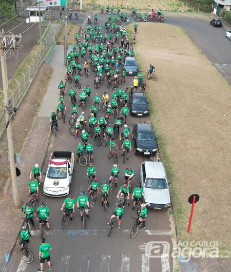 Saída do passeio ciclístico: muita animação - Crédito: Divulgação