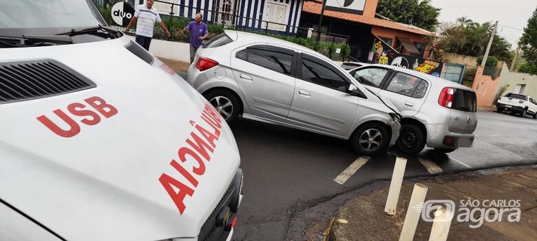 Carros colidem no Jardim Paraíso e um motorista se feriu - Crédito: Maycon Maximino