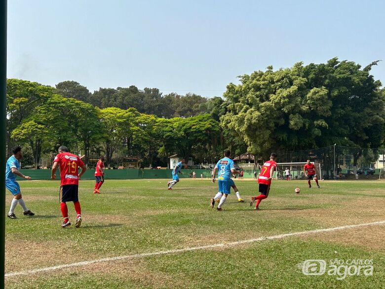 Na manhã de domingo, bons jogos movimentaram os bons de bola no Cedrinho - Crédito: Divulgação