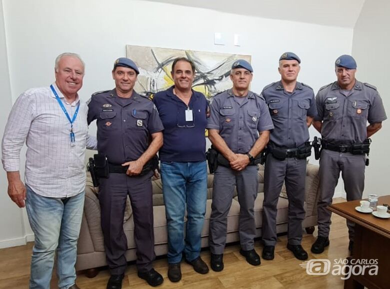 Comandante do 38° Batalhão da Polícia Militar visita a Santa Casa de São Carlos - Crédito: Divulgação