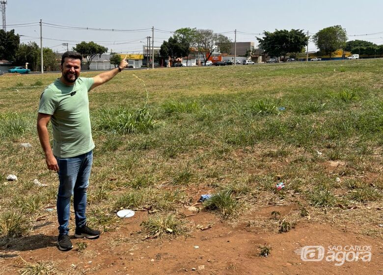 Rodson visita área onde serão construídos 400 apartamentos em São Carlos - 