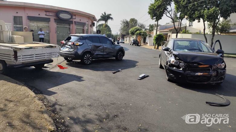 Colisão no Santa Felícia atingiu três carros e dois homens ficaram feridos - Crédito: Maycon Maximino