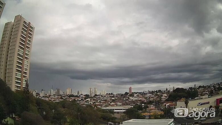 Segunda-feira amanheceu com nuvens carregadas em São Carlos - 