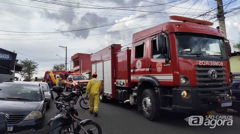 Movimentação dos bombeiros no local - Crédito: Maycon Maximino