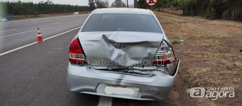 Carreta colide contra a traseira de carro na Washington Luís  - 