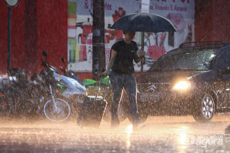 Sexta-feira começou com muita chuva - Crédito: SCA