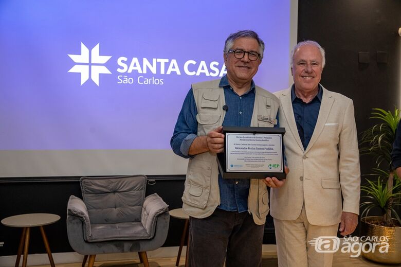 Ministro Alexandre Padilha recebe homenagem do Instituto de Ensino e Pesquisa da Santa Casa de São Carlos - Crédito: Comunicação Santa Casa