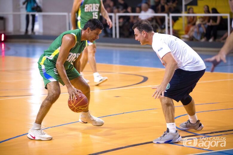 Jogo das Estrelas reuniu ex-atletas conhecidos do basquete nacional - Crédito: divulgação