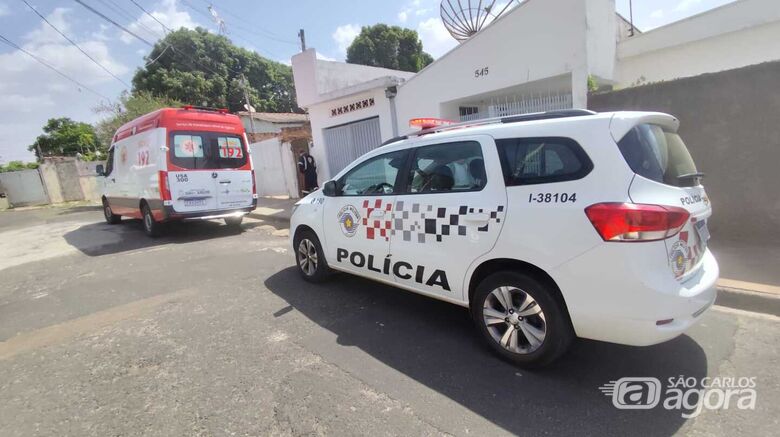 Profissionais atestaram a morte de Willian que teve o corpo removido ao IML - Crédito: Maycon Maximino