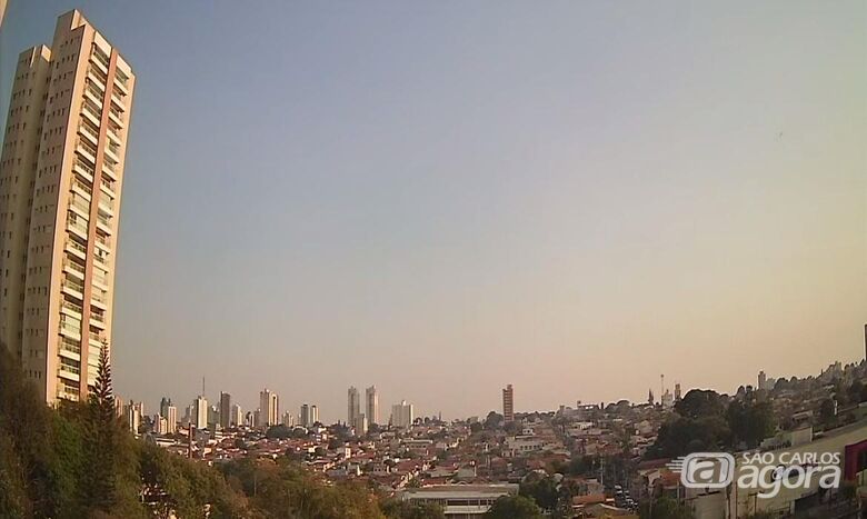 Quarta-feira começou com céu sem nuvens em São Carlos - 