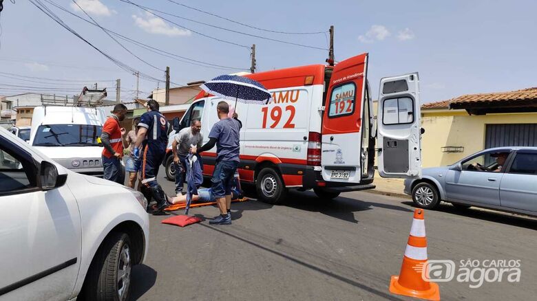 Motociclista é socorrida com ferimentos e encaminhada à Santa Casa - Crédito: Maycon Maximino