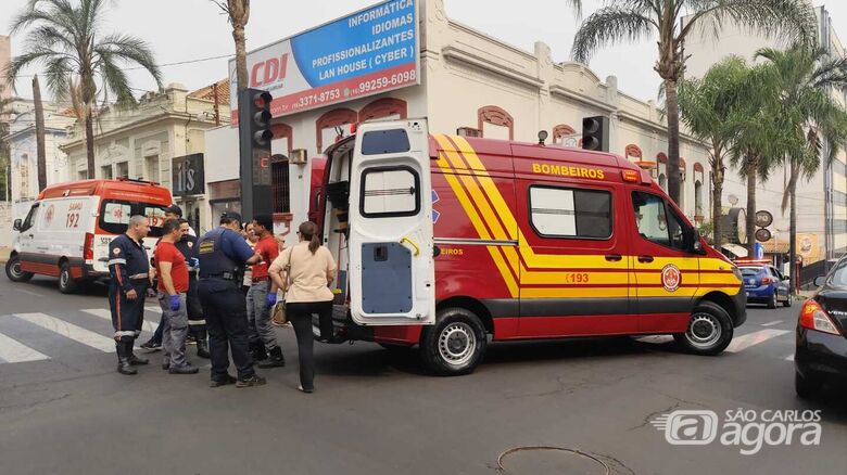 Acidente no centro deixou um motociclista ferido - Crédito: Maycon Maximino