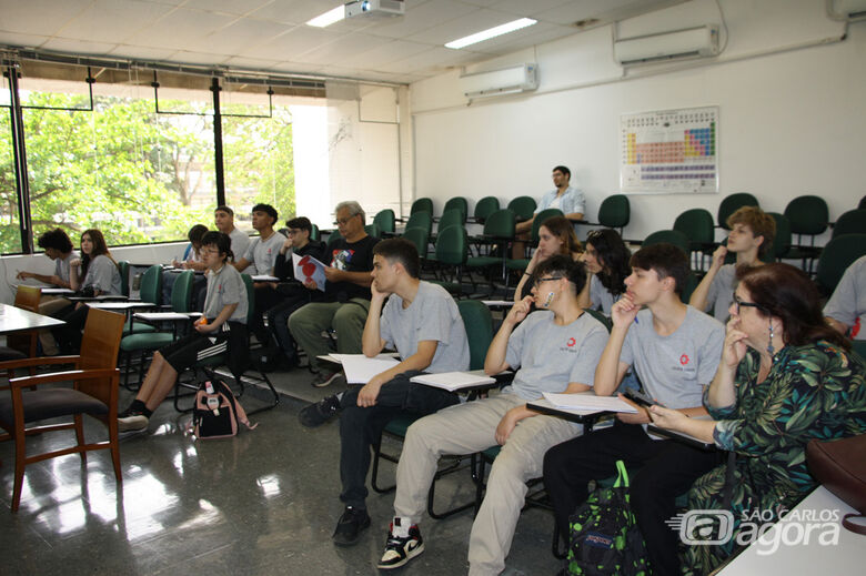 Alunos do Colégio Equipe de São Paulo visitam o IFSC/USP São Carlos - Crédito: Divulgação