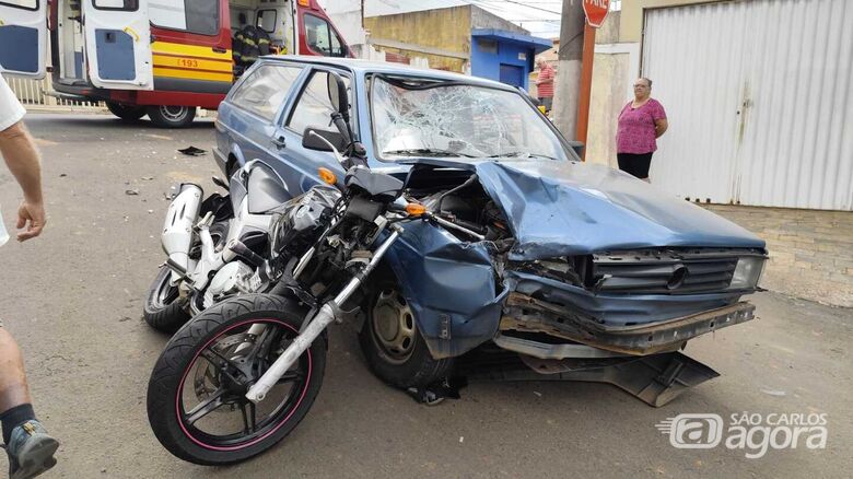 Moto colidiu com violenta contra carro na Vila São José - Crédito: Maycon Maximino