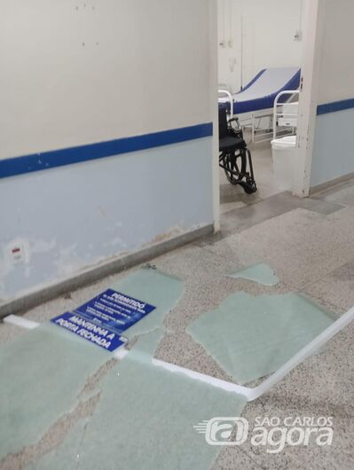 Após falecimento do pai, irmãos causam danos em hospital em Itirapina - 