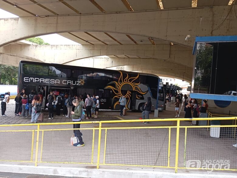 Movimentação no terminal rodoviário de São Carlos - Crédito: Sca