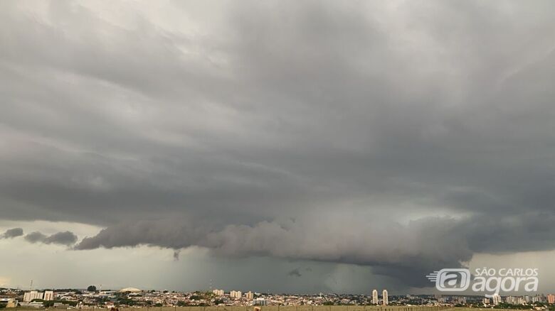 Pancada de chuva sobre São Carlos - Crédito: SCA