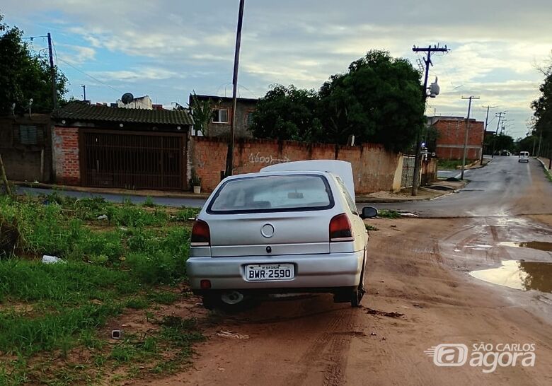 Gol furtado é abandonado no Vida Nova - 