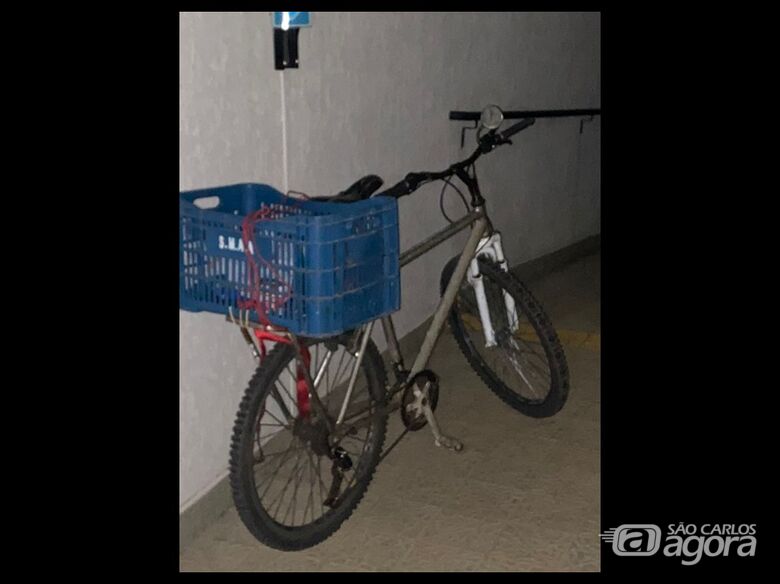 Ladrão invade consultório, rende psicologa e na fuga abandona bicicleta e notebook - 