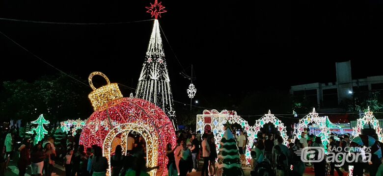  Praça do Mercado Municipal ficou iluminada com a nova decoração - Crédito: Miltinho Marqueti