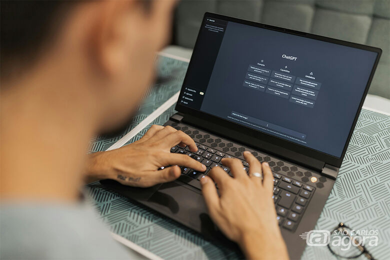 Como utilizar a inteligência artificial no mercado de trabalho 1 A colaboração entre humanos e máquinas é essencial para o uso ético e eficiente da inteligência artificial | Foto: Pexels -