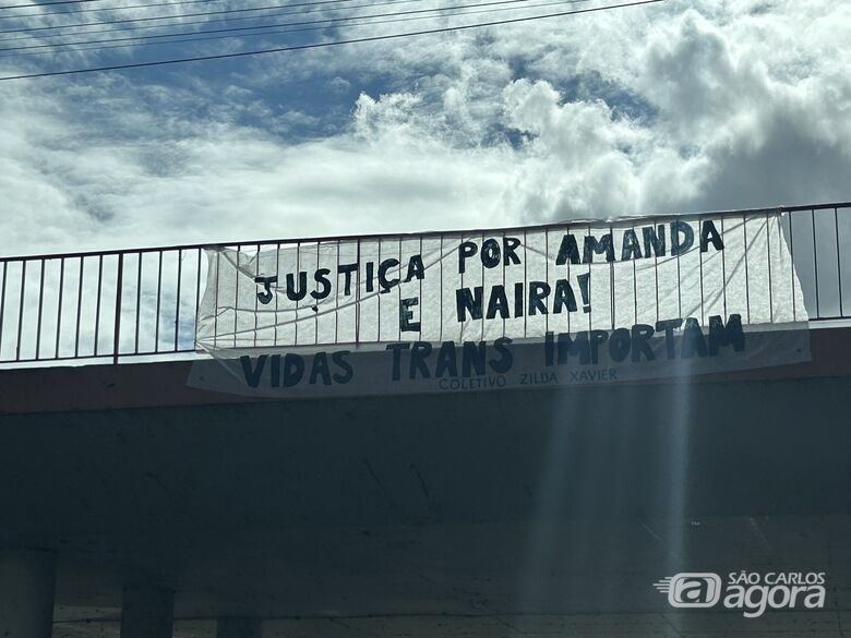 Faixa afixada em grade no pontilhão da avenida São Carlos - Crédito: Sca