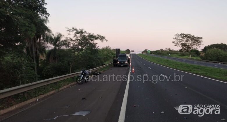 Acidente deixa motociclista morto e passageiro gravemente ferido na SP-330 - 