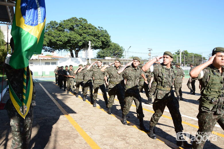 Tiro de Guerra celebra o Dia da Bandeira - 